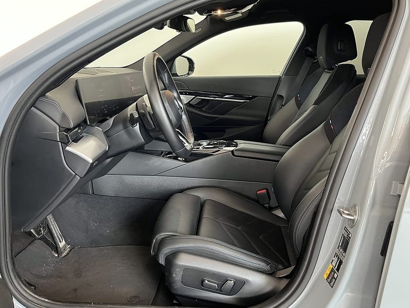 Bild 5 av BMW i5 eDrive40 Sedan M Sport Drag Rattvärme Drive/Park Assist