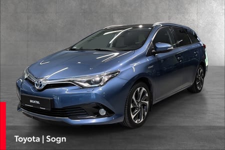 Toyota Auris Touring Sports Hybrid Style med panoramatak