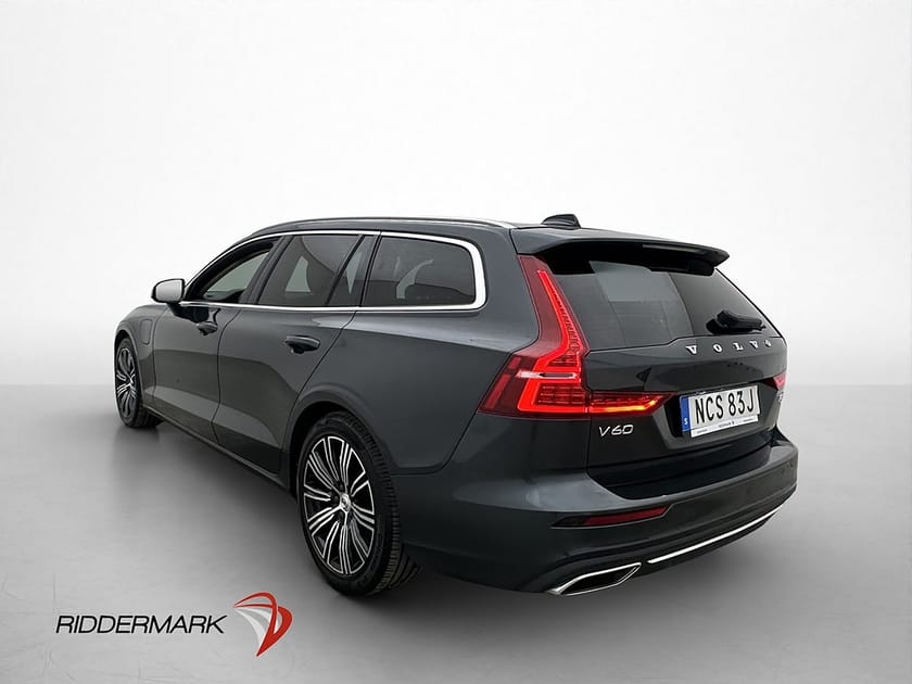 Bild 4 av Volvo V60 T8 AWD Inscription VOC Pano Drag Värm Kamera