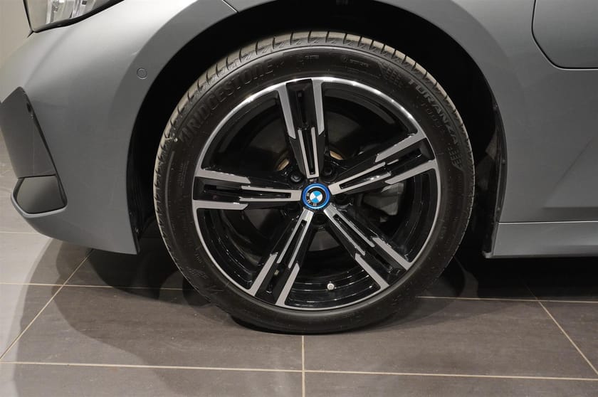 Bild 3 av BMW 330e xDrive Touring M Sport Drag Kamera DAP