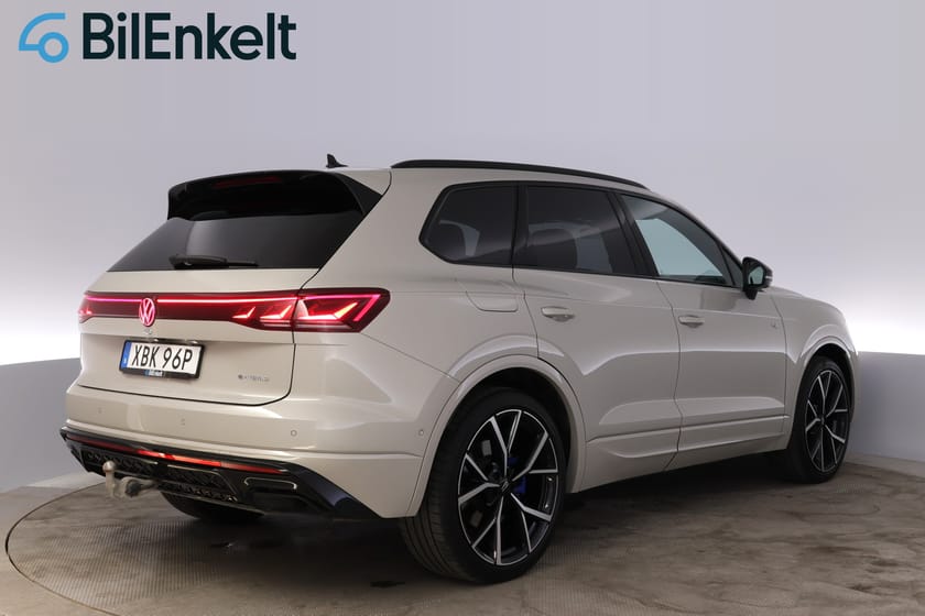Bild 3 av Volkswagen Touareg R eHybrid Pano HUD Dynaudio Drag Moms
