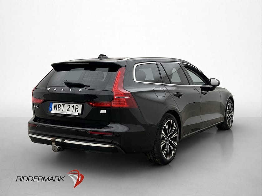 Bild 4 av Volvo V60 Recharge T6 AWD Core Bright Värmare Dragkrok 360°