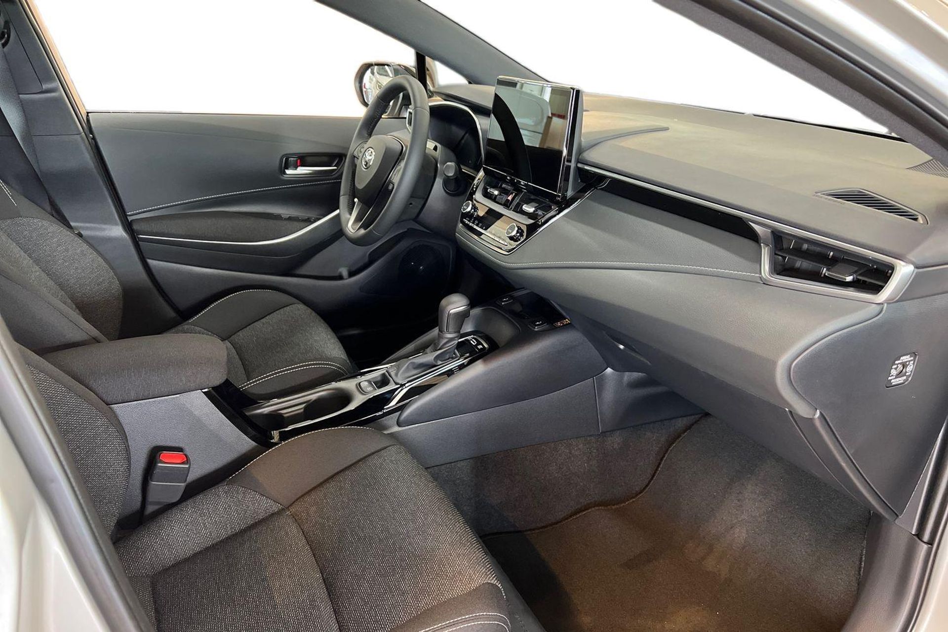 Toyota Corolla 1,8 HYBRID 5D ACTIVE PLUS 2026, bild 6/10