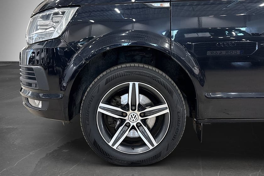 Bild 2 av Volkswagen Transporter Kombi 2.0 TDI 150hk 4M 5-sits Plus L2 Drag D-värm Moms