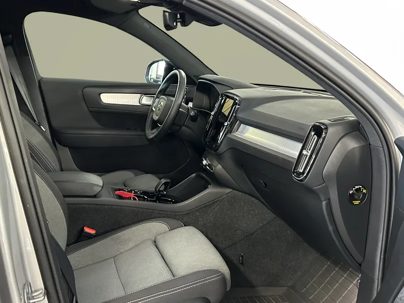 Bild 7 av 15 – Volvo XC40 B3 FWD Bensin Plus Dark