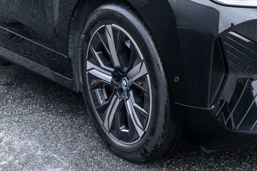 Bilde 4 av BMW iX xDrive50 Fully Charged Sportspakke SkyLounge Krok