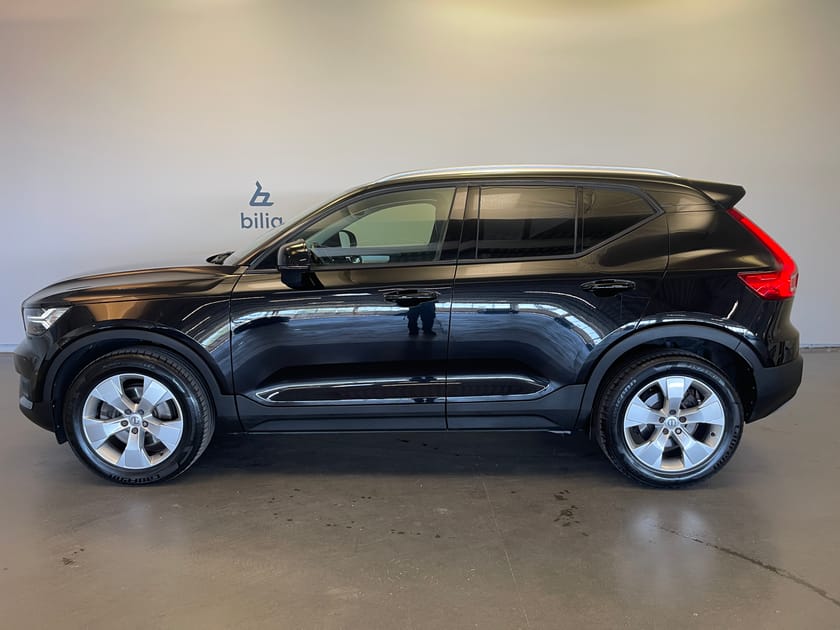 Bild 2 av Volvo XC40 T5 AWD Momentum Intro Edition/ Bak kamera/ Navigation/ El bagagelucka/ 10.000kr Tillbehör/