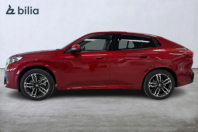 Bild 3 av BMW iX2 xDrive30 xDrive 30 M-Sport | Aktiv farth. | Tonade rutor | Drag