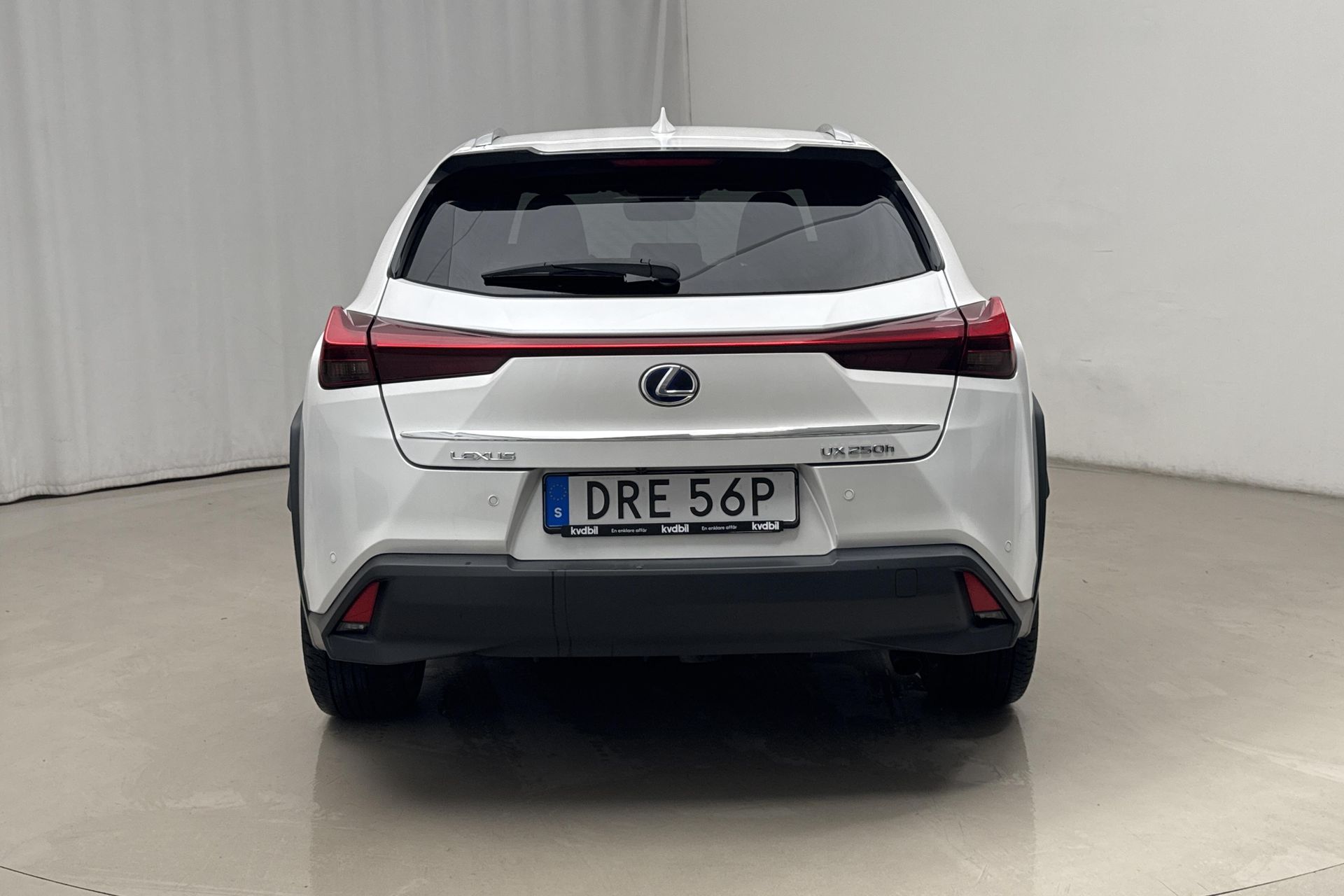 Lexus UX 250h E-Four 2022, photo 6/10