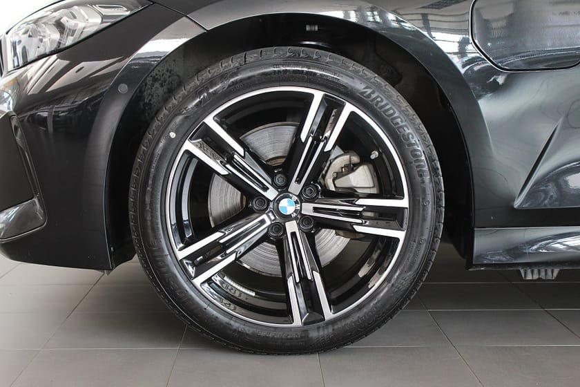 Bild 4 av BMW 330e Touring 4,95 ränta M Sport Rattvärme Drag ParkAssist