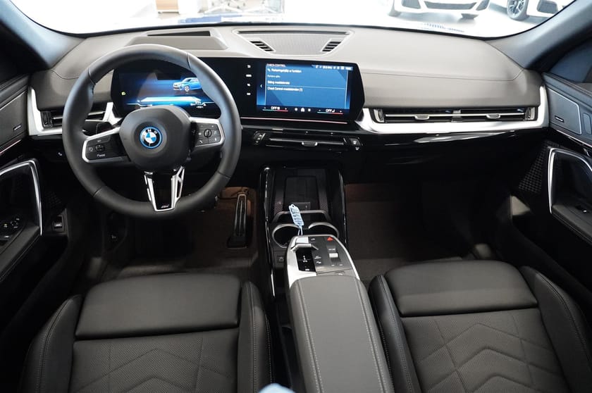 Bild 2 av BMW iX2 xDrive20 xDrive30 M Sport Business Ed Drag DA Pro H K