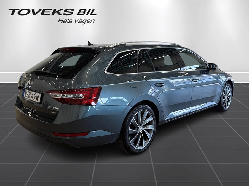 Bild 3 av Škoda Superb Kombi L&K 2,0 TDI 190 DSG 4X4 GRTL&K