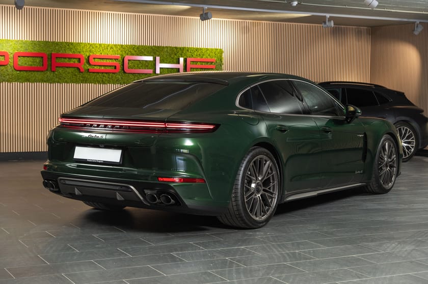 Bilde 4 av Porsche Panamera Turbo S E-Hybrid Burmester/Passasjerskjerm/Sportseksos