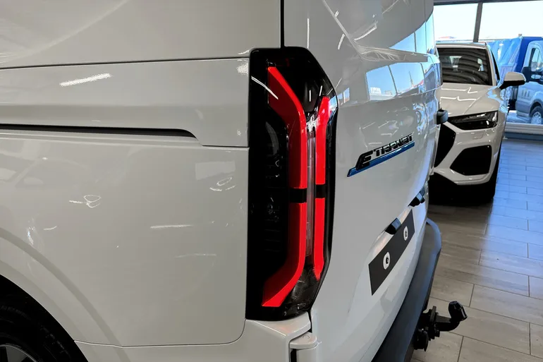 Ford E-Transit Custom 320