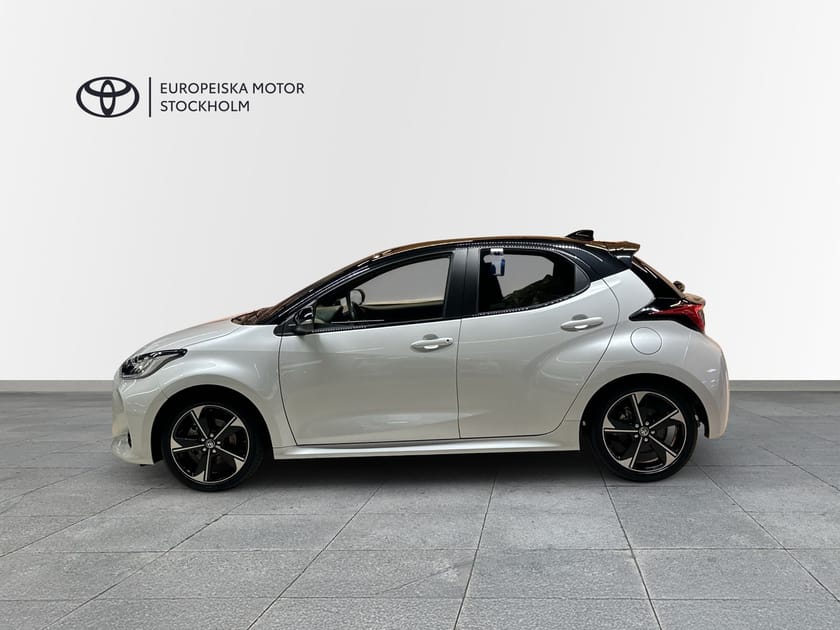 Bild 3 av Toyota Yaris Hybrid 130 1,5 HSD PREMIERE EDITION BI-TONE / HUD/JBL/V-Hjul