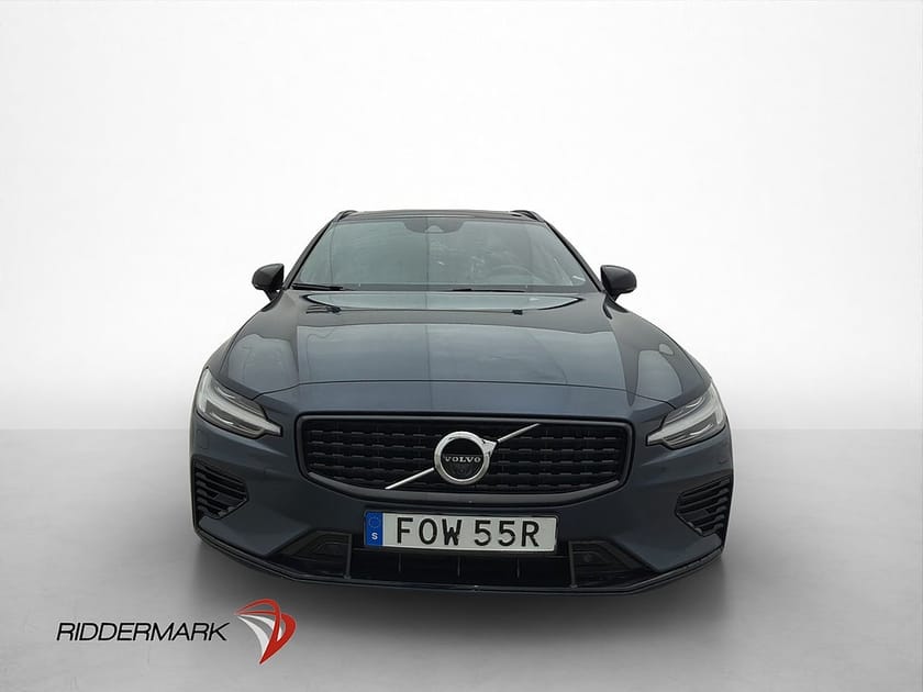 Bild 2 av Volvo V60 T8 AWD R Design Panorama H/K 360° CarPlay Navi