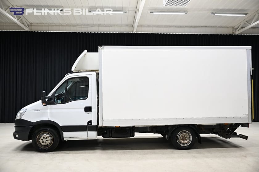 Bild 2 av Iveco Daily 35S15 Chassi Cab 146HK Automat|Volymskåp|Bakgavellyft|Sidodörr|Sidodörr