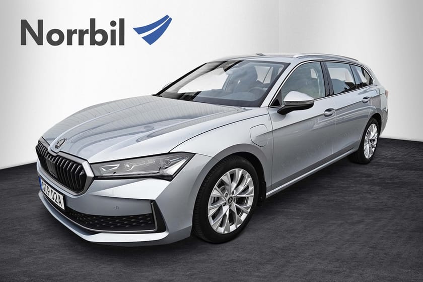 Bild 2 av Škoda Superb iV Kombi Selection TSI 204 Drag Värmare