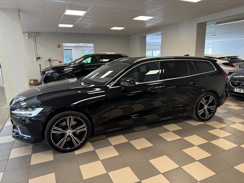 Bild 2 av Volvo V60 Recharge T6 AWD Helskinn Inscription CarPlay Drag VOC