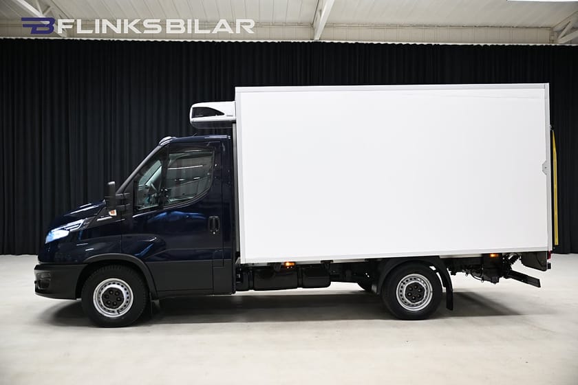 Bild 3 av Iveco Daily 35-140 Chassi Cab 136HK Automat|Kylbil|Nattkyla|Bakgavellyft|Lågmil|SeUtr