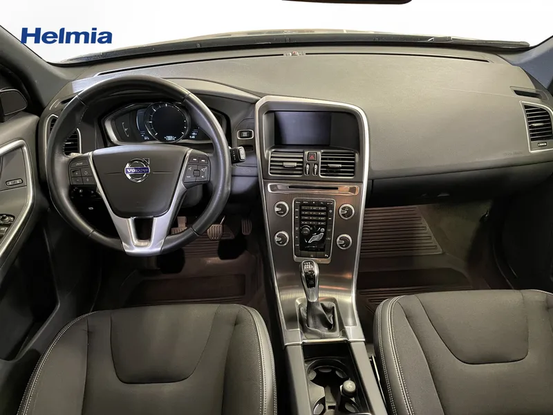 Bild 10 av 18 – Volvo XC60 D4 Momentum Business E PRO