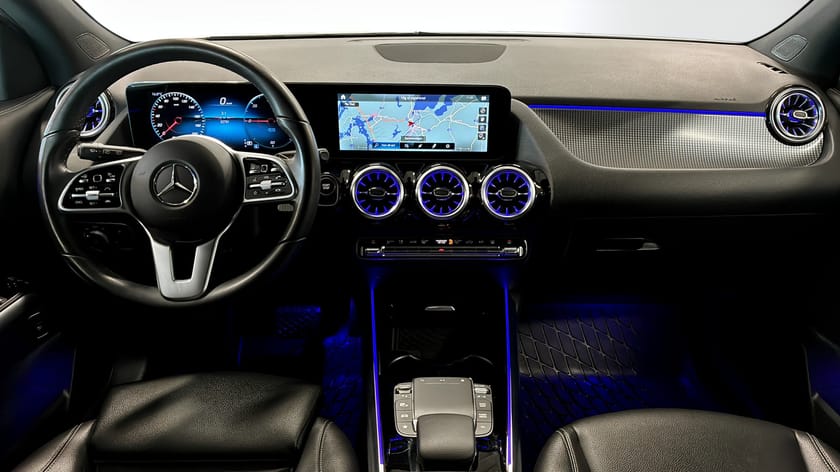 Bild 4 av Mercedes-Benz EQA 300 4MATIC Adaptiv Farthållare Drag