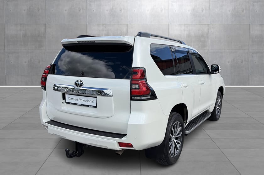 Bilde 5 av Toyota Land Cruiser 5-dørs /TOPPMODELL/KJØLEBOKS/BLACKPACK/204HK/