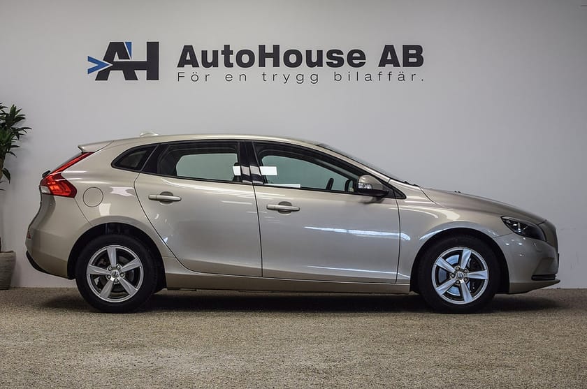 Bild 3 av Volvo V40 T2 Kinetic Automat Värmare Garanti 4.99% Ränta