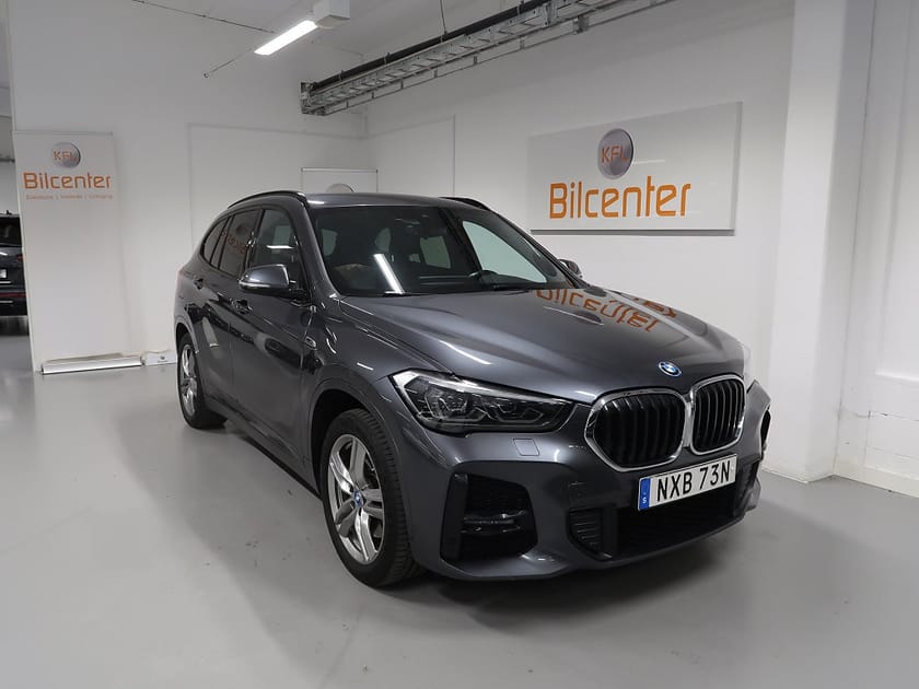 Bild 3 av BMW X1 xDrive25e M Sport V-Däck ingår HUD-Skinn-Drag-Kamera-BT