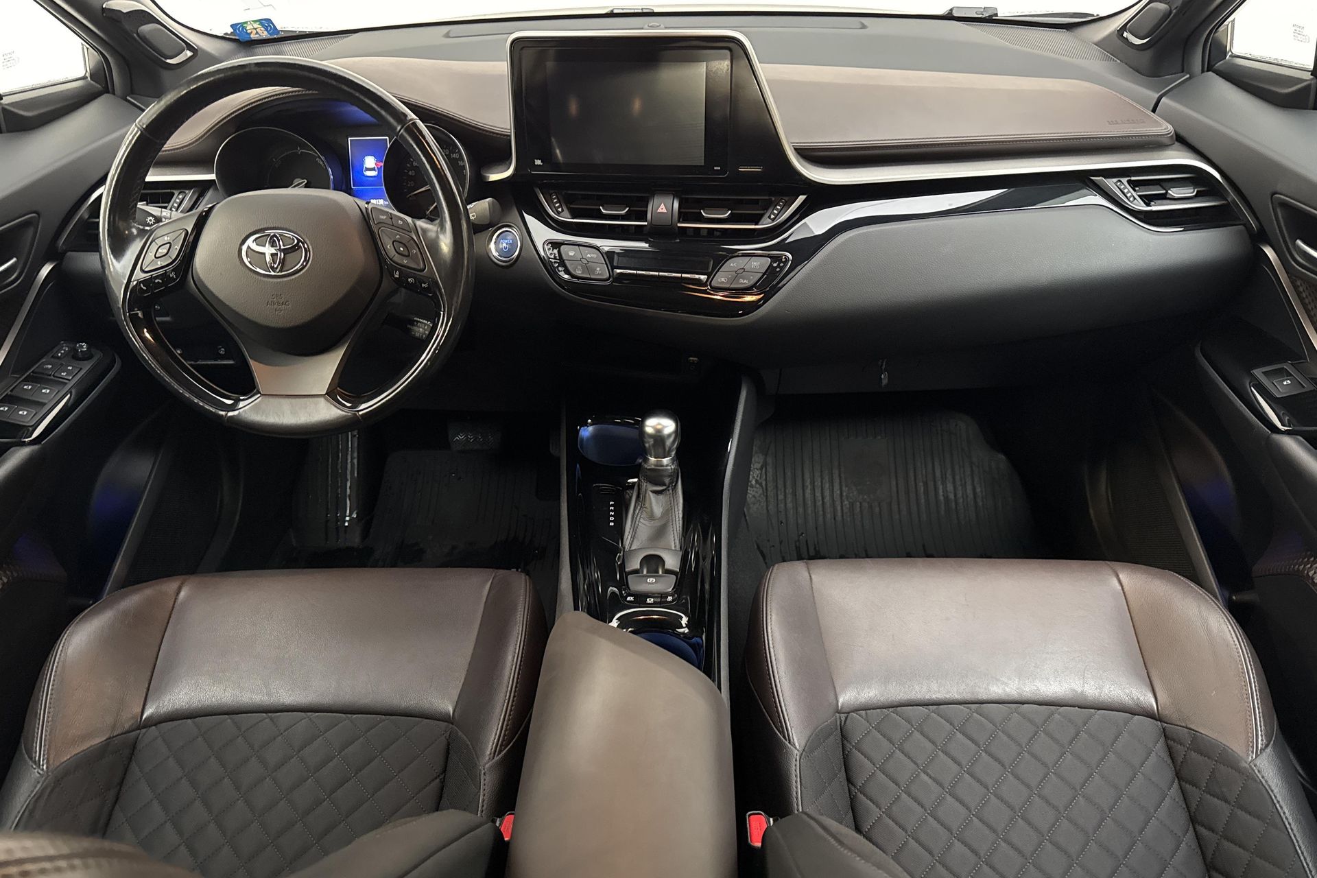 Toyota C-HR Hybrid 2017, bild 7/10
