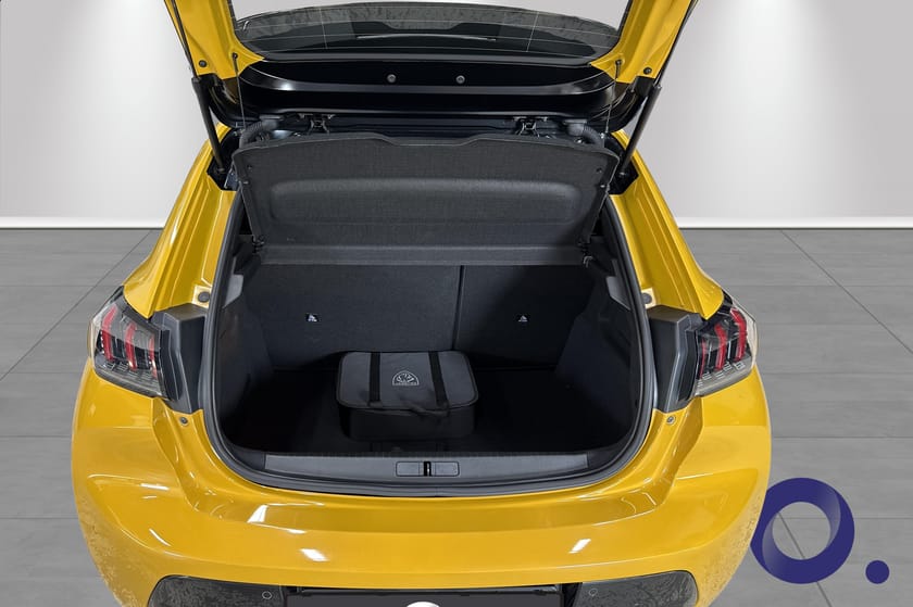 Bilde 5 av Peugeot e-208 GT med panorama glasstak
