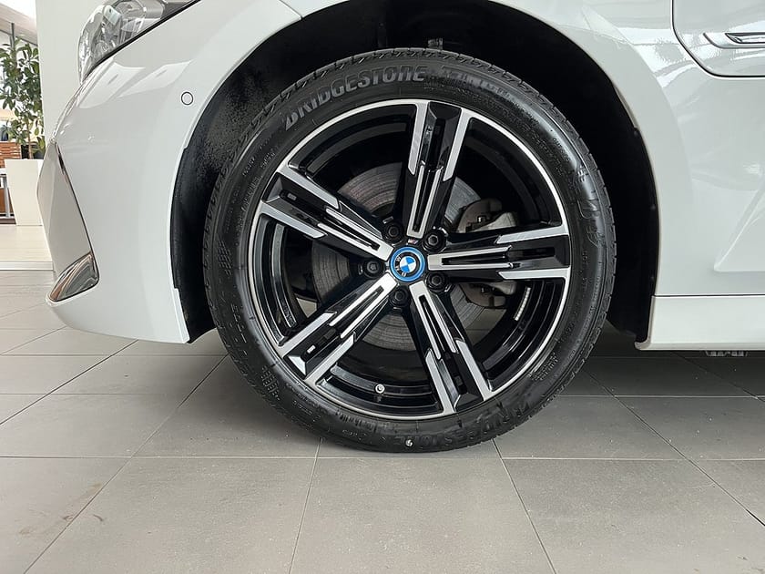 Bild 4 av BMW 330e xDrive Touring