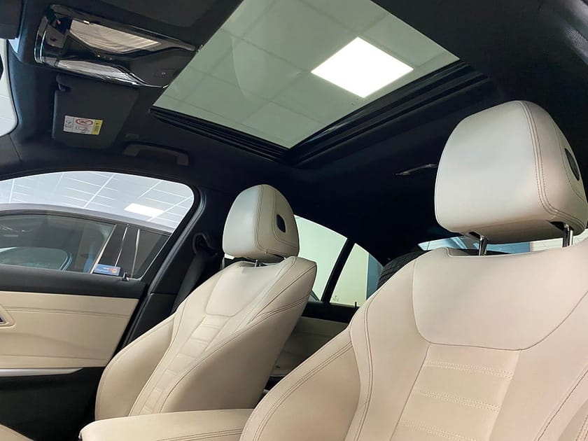 Bild 5 av BMW 330i Sedan M-Sport Keyless Panoramatak Adaptiv Farthållare