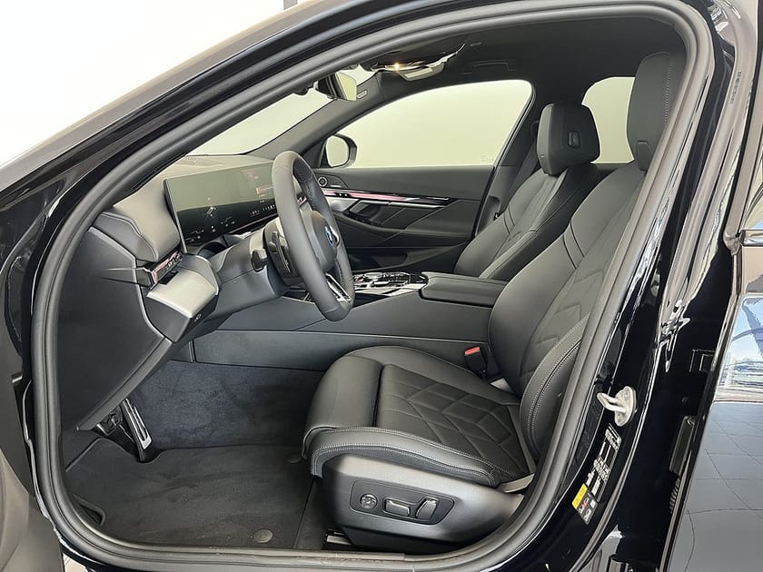 Bild 5 av BMW i5 xDrive40 Touring xDrive M Sport Comfort Access Drag Rattvärme