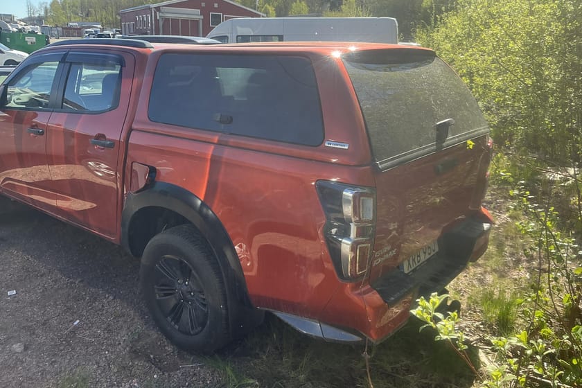 Bild 5 av Isuzu D-Max Crew Cab 1.9 DDI CNG 4WD (164hk) Reparationsobjekt