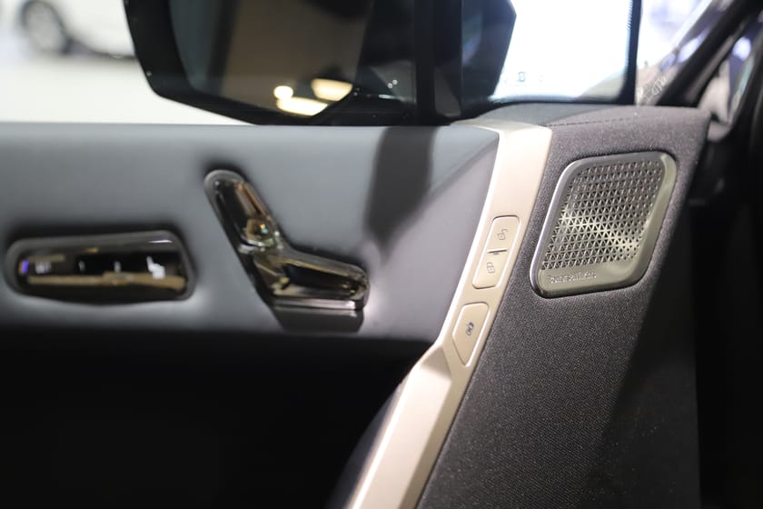 Bild 3 av BMW iX M60 xDrive / B&W / Laser/ PANO / HUD