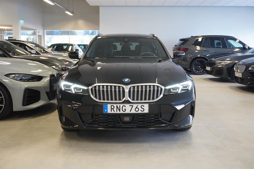 Bild 2 av BMW 330e xDrive Touring M Sport HiFi Aktiv Fart 19