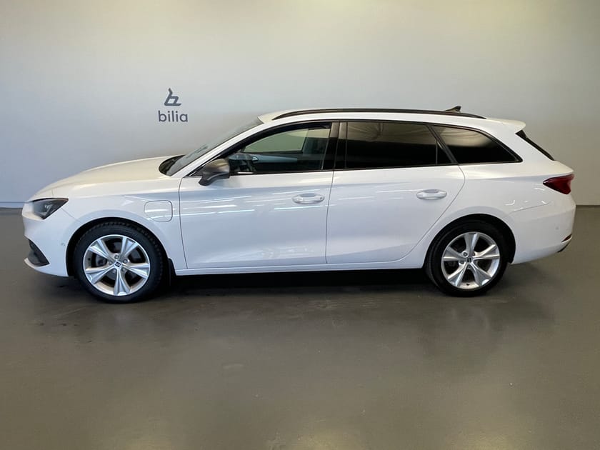 Bild 2 av SEAT León Sportstourer e-Hybrid – FR/ Bakkamera/ Navigation/ Dragkrok/