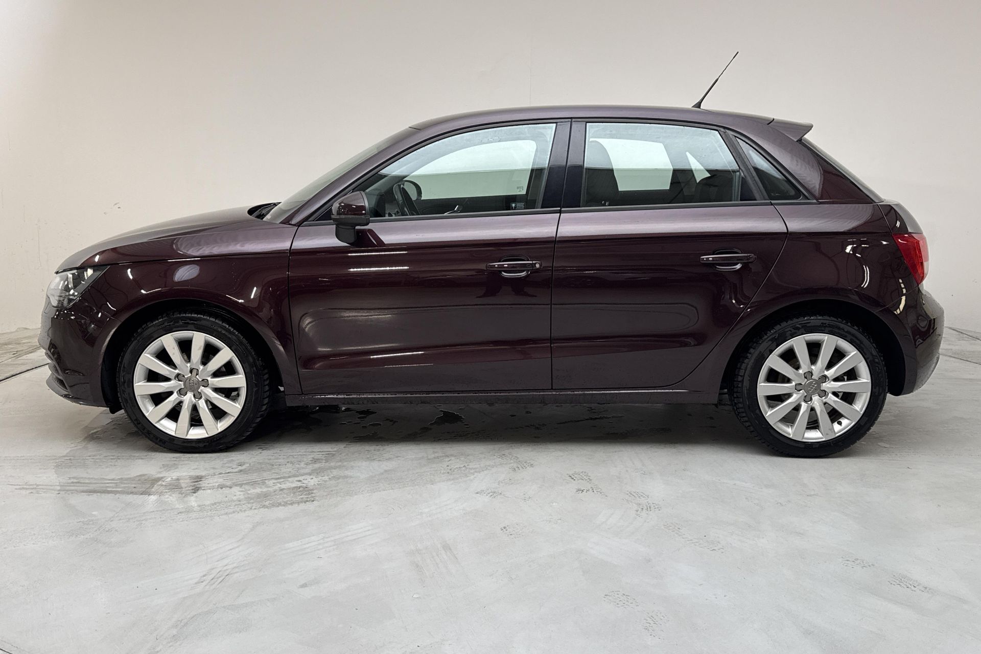 Audi A1 Sportback 1.6 TDI 2012, bild 2/10