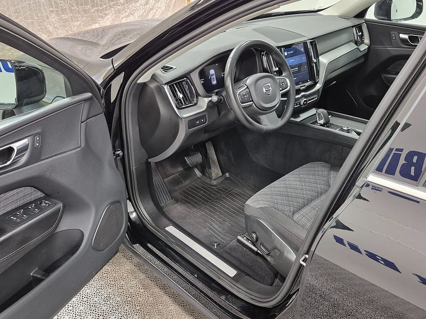Bild 2 av Volvo XC60 T6 Recharge Core Bright plug in AWD 350HK 4x4 Panorama