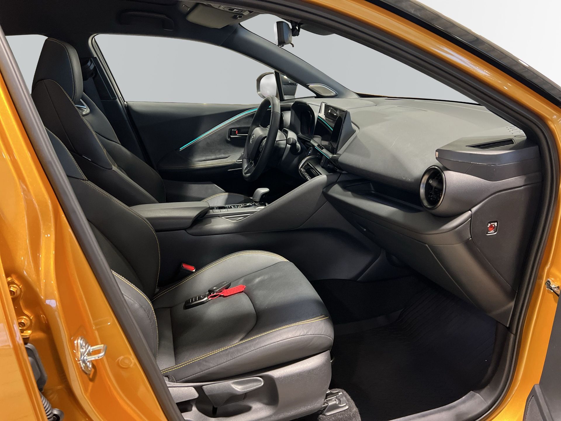 Toyota C-HR Hybrid AWD-i 2024, bild 6/10