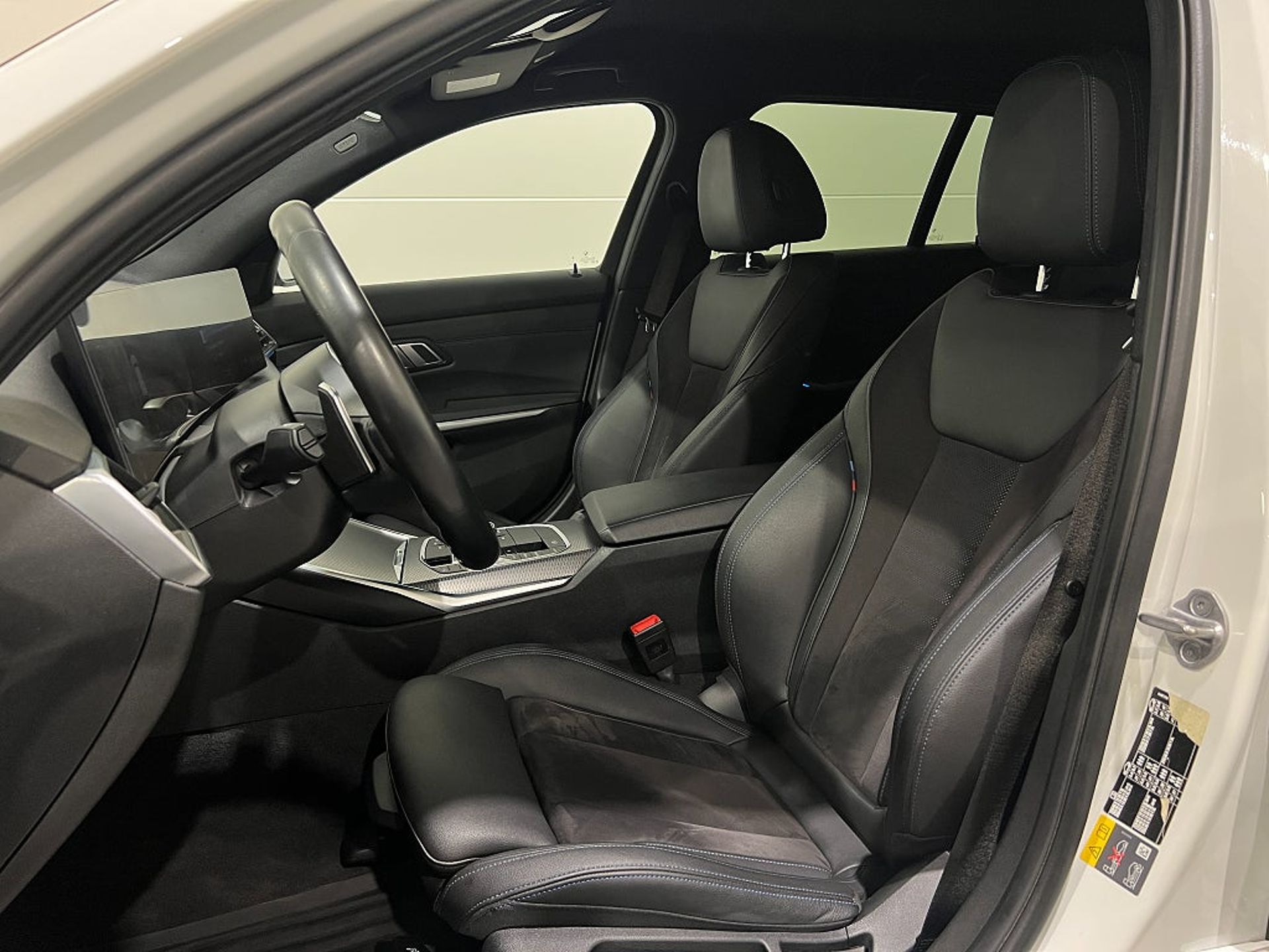 BMW 330 2023, photo 7/10