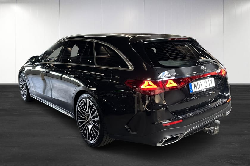 Bild 3 av Mercedes-Benz E 300 T e AMG Panorama Keyless Drag Distronic Moms