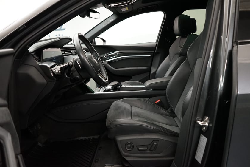 Bild 5 av Audi e-tron 55 quattro S line – Taklucka | Navigation