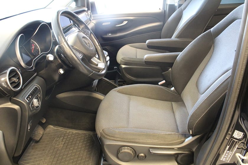 Bild 5 av Mercedes-Benz V 220d 4MATIC 3.1t Aut Plus 7-sits (163hk)