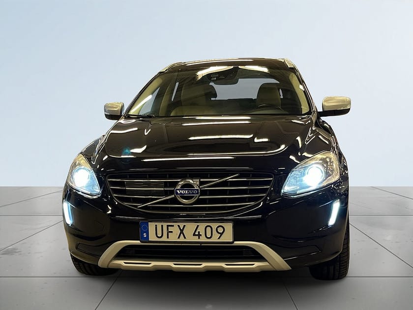 Bild 2 av Volvo XC60 D4 AWD Summum/Drag/S&V-Däck/Kamera/Skinn/Ad.Farthållare