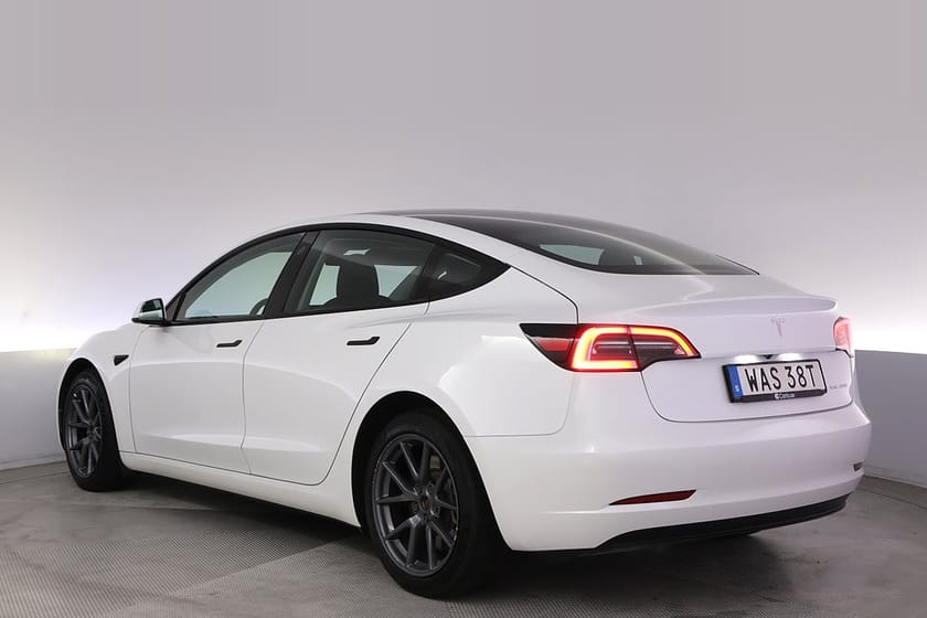 Bild 4 av Tesla Model 3 Long Range AWD Refresh Autopilot Panorama