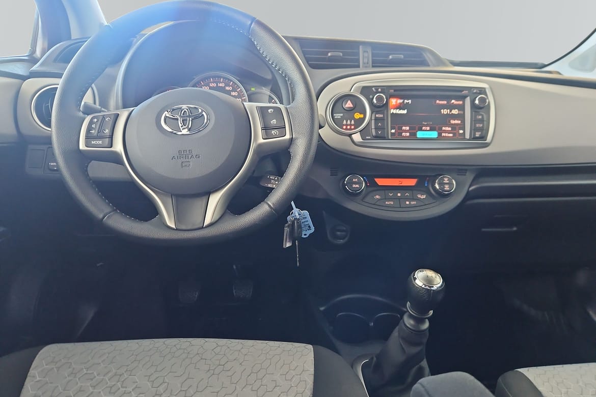 Toyota Yaris 5-door 1.33 Dual VVT-i Manual, 99hp, 2011