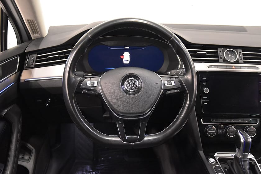 Bild 2 av Volkswagen Passat Variant GTE 1.4 Plug-in Cockpit P-värm Skinn Adaptivf Drag