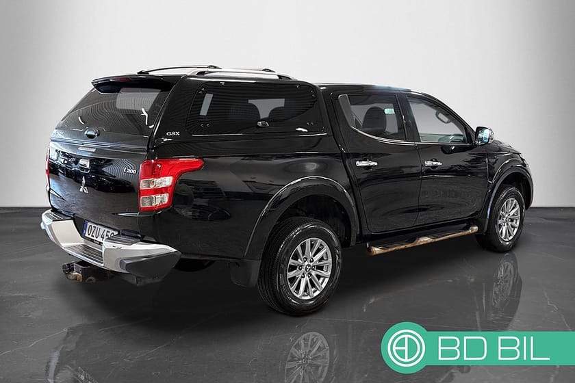 Bild 4 av Mitsubishi L200 Dubbelhytt 2.4 DI-D 4WD VÄRMARE KÅPA VÄLSERVAD BACKKAMERA MOMS